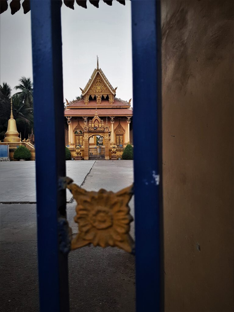 Kloster von buddhistischen Mönchen morgens in Battambang in Kambodscha